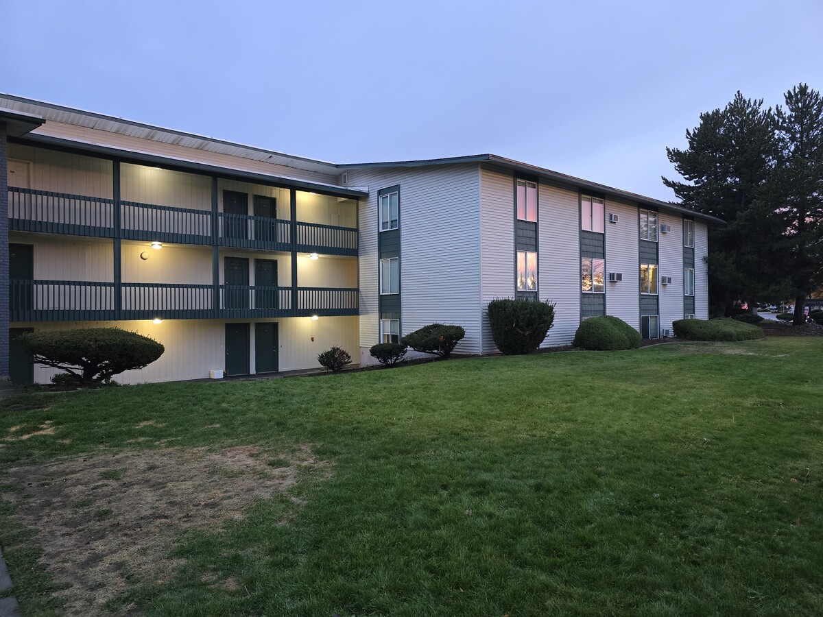 Lyons Ridge building exterior, green lawn